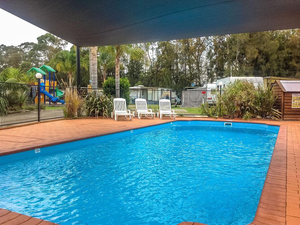 Caseys Beach 3*